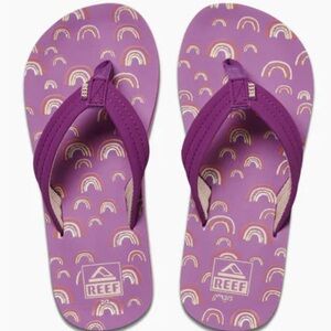 REEF WOMENS GIRLS AHI SANDAL PURPLE WITH RAINBOWS ON FOOT BED OF SANDAL SIZE 6/7
